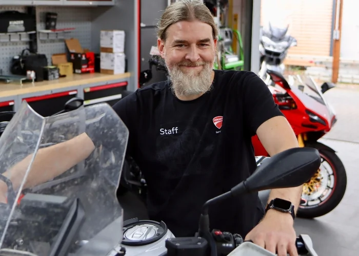 Kollege von Niederrhein Moto in der Werkstatt in Geldern