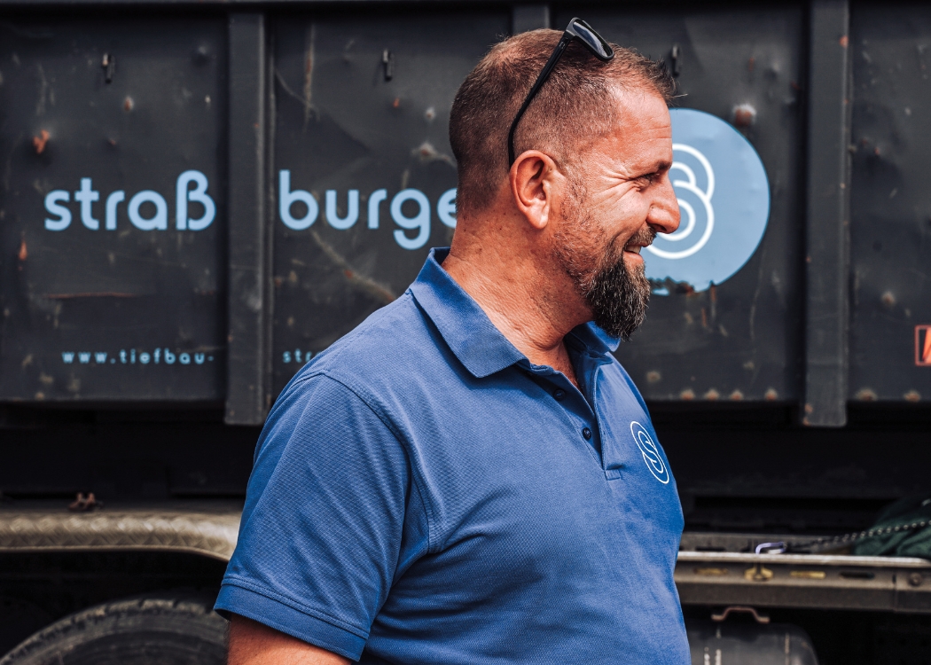 Bei Tiefbau Straßburger auf der Baustelle
